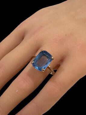 Vintage Costume Ring Gold Tone Rectangular Blue Glass Gemstone Size 9